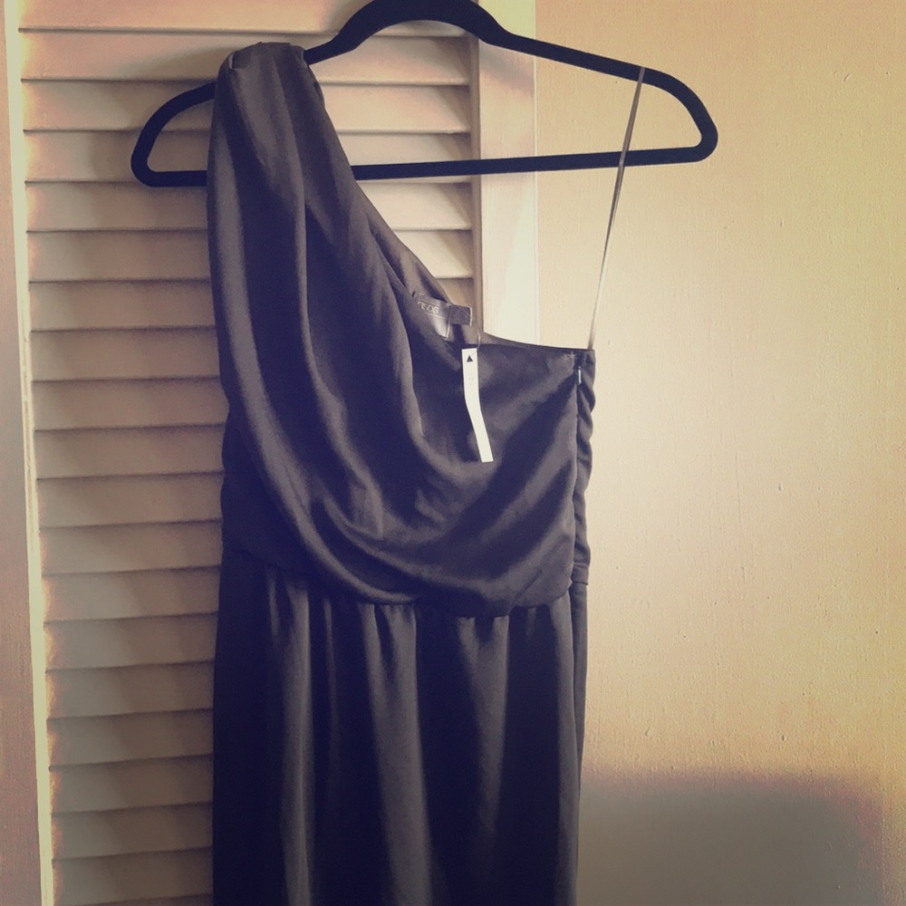 One-Shoulder Hunter Green ASOS Floor-Length Gown